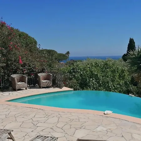 Dans La Cypra Bed & Breakfast 3*