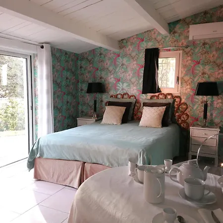 Bed & Breakfast Dans La Cypra 4*