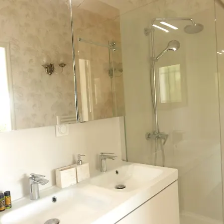 Dans La Cypra Bed & Breakfast Antibes