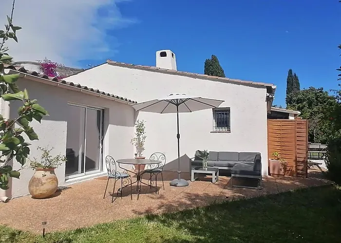 Dans La Cypra Bed & Breakfast 3*