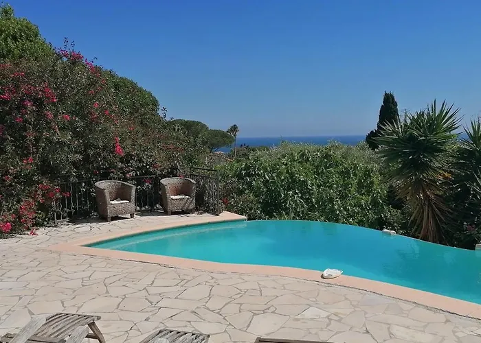Dans La Cypra Bed & Breakfast 3*