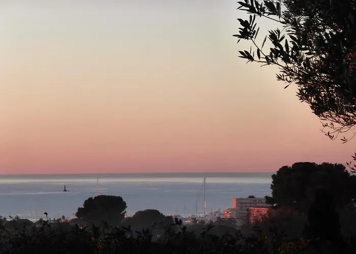 Dans La Cypra Bed & Breakfast Antibes